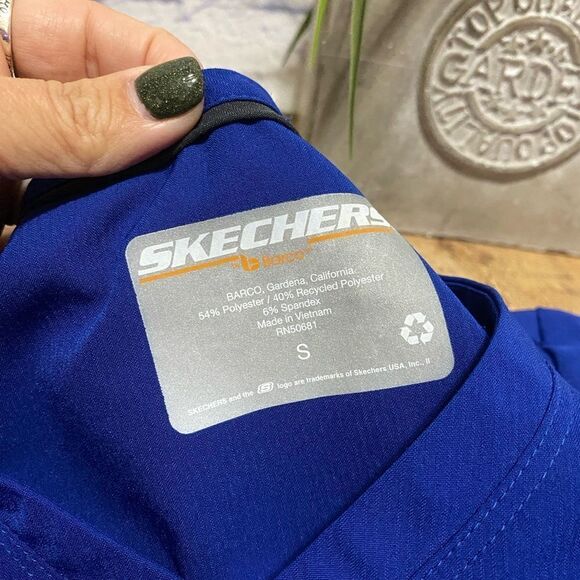 Skechers by Barco Breeze Women's 3-Pocket STRETCH V-Neck Scrub Top - Picture 4 of 11